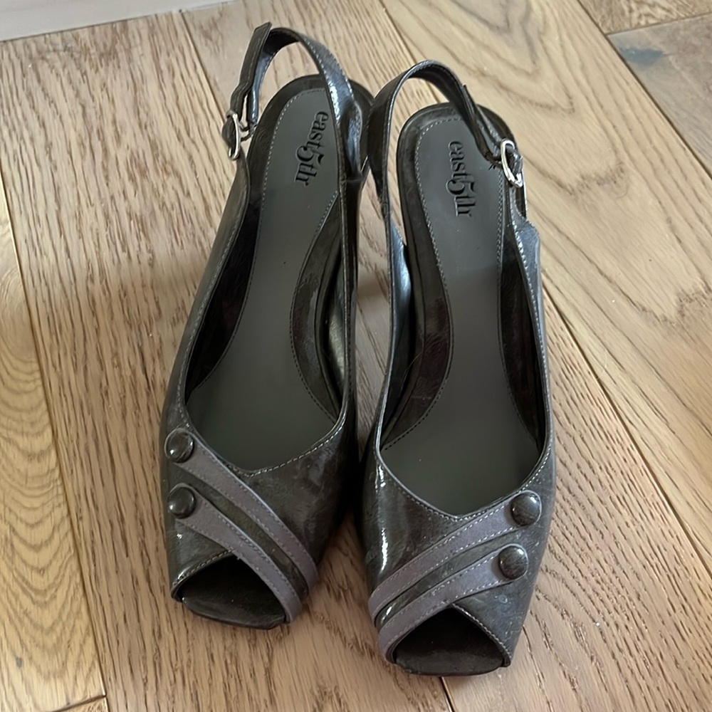 Grey slingbacks. 2.5 inch approx heel. Maybe worn once.